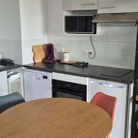 Iconic 652, T2 Vue Mer, Bien Equipe, Centre Port Apartman