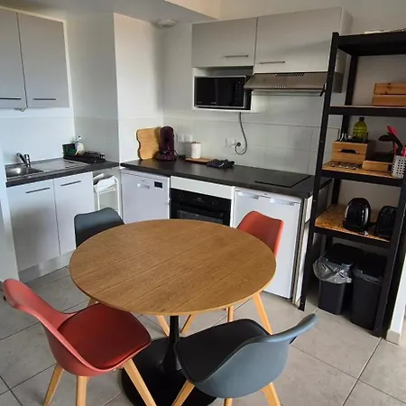 Iconic 652, T2 Vue Mer, Bien Equipe, Centre Port Apartman